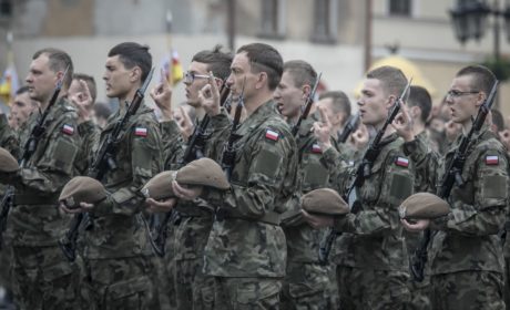 Przysięga żołnierzy OT na placu Zamkowym w Lublinie