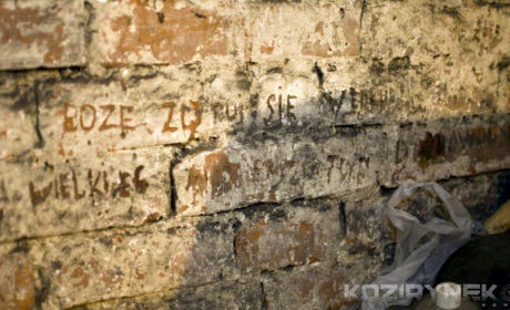 Jutro zobacz inskrypcje żołnierzy wyklętych na ścianach radzyńskiego aresztu UB