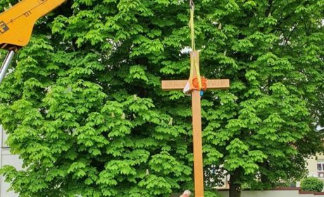 Nowy krzyż w parafii Św. Trójcy