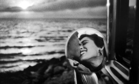 Elliott Erwitt – California Kiss