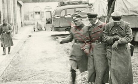 Dziedziniec pałacu Potockich, przełom września i października 1939 r.