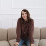 To był przełomowy rok. Czas  głębokiego zajrzenia w siebie – z poetką Justyną Markiewicz – Nowacki rozmawia  Adrian Szary