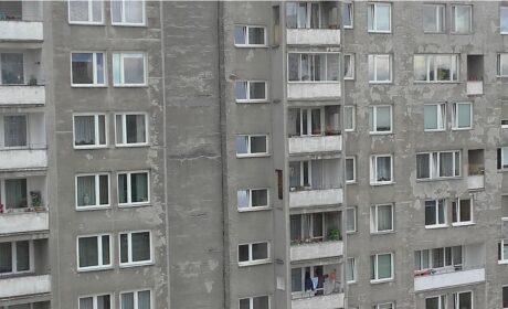 W szarych domach mieszkają szarzy ludzie