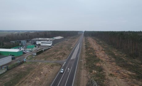 S-19. Las znika, początek układania rurociągów